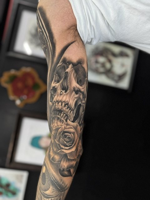 Skull & rose tattoo, upper arm · healed